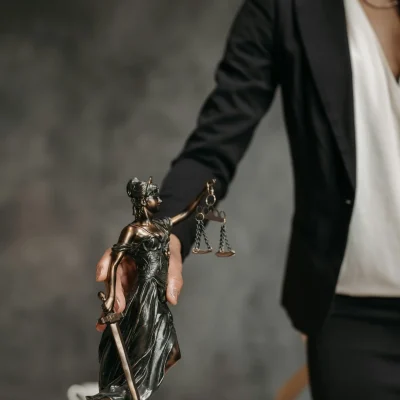 محامي تحكيم الخبر يقدم خدمات التحكيم والوساطة القانونية لتسوية النزاعات بسرعة ومرونة